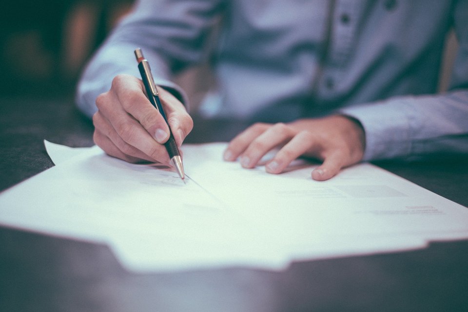 An image of a man signing a last will and testament.