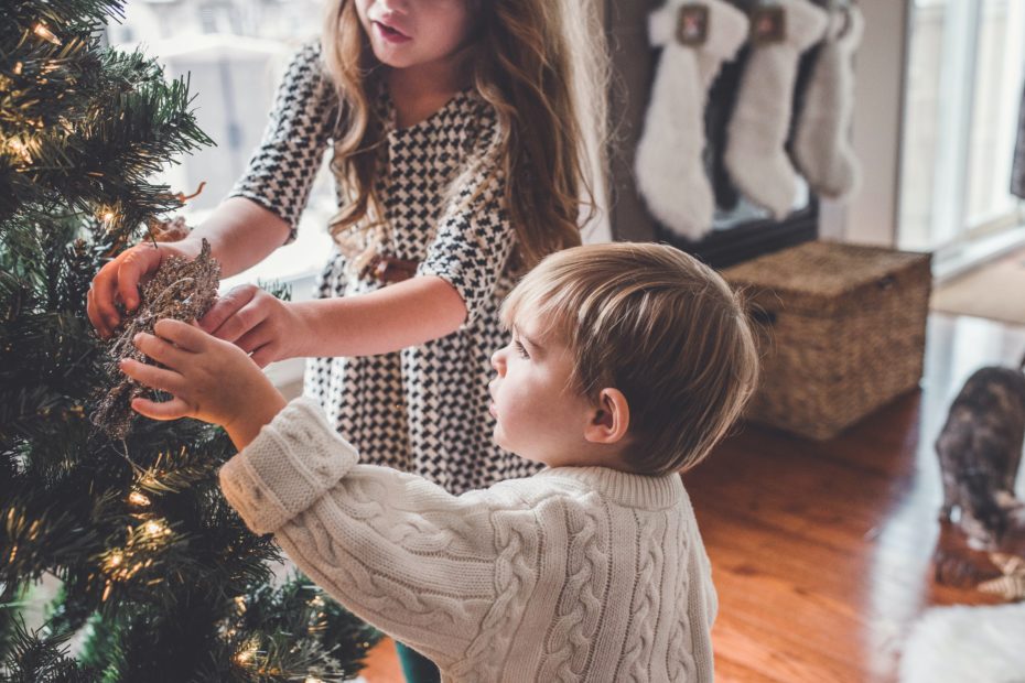 Children decorating a tree